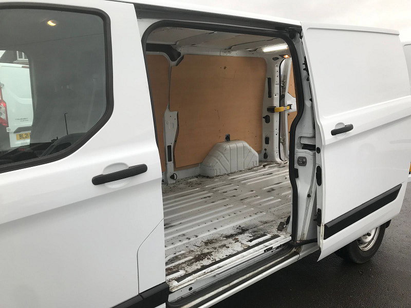 Ford Transit Custom 2.0L 300 Trend EcoBlue 5dr Diesel Manual Euro 6 (104 bhp) 5dr Manual 2026