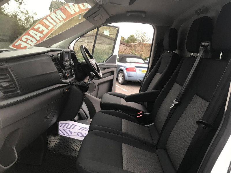 Ford Transit Custom 2.0L 320 Leader EcoBlue Diesel Manual Euro 6 (128 bhp) 5dr Manual 2026