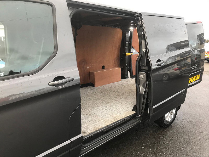 Ford Transit Custom 2.0L 340 LIMITED P/V ECOBLUE Diesel Manual Euro 6 (128 bhp) 5dr Manual 2026