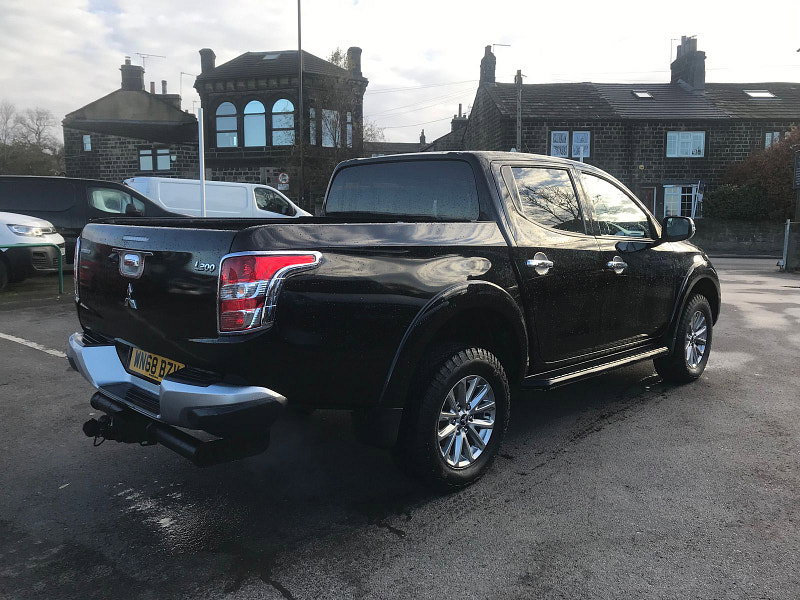 Mitsubishi L200 2.4L DI-D 4WD BARBARIAN DCB Diesel Automatic Euro 6 (178 bhp) 4dr Automatic 2026
