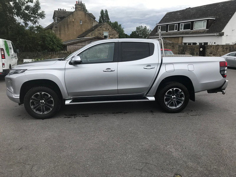 Mitsubishi L200 2.3L Barbarian X DI-D Auto Diesel Automatic Euro 6 (148 bhp) 4dr Automatic 2026