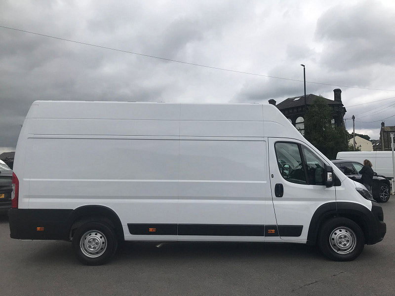 Peugeot Boxer 2.2L 435 Professional L4H3 Blue HDi Diesel Manual Euro 6 (138 bhp) 5dr Manual 2026