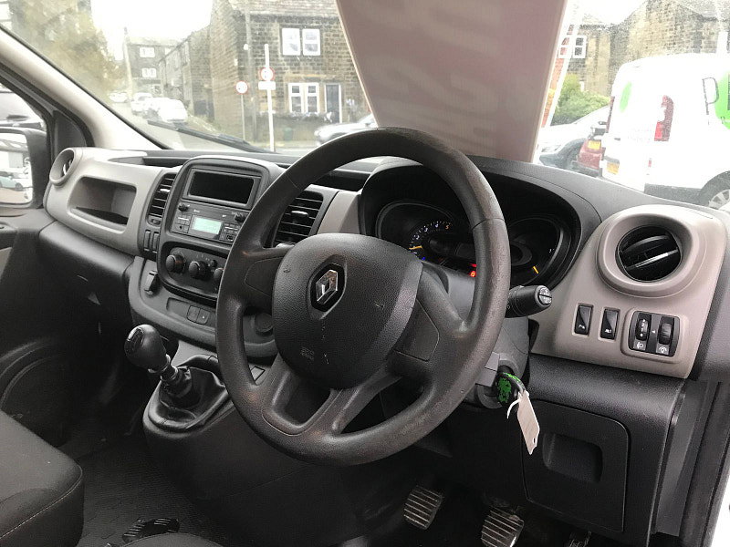 Renault Trafic 1.6L SL27 BUSINESS ENERGY DCI Diesel Manual Euro 6 (125 bhp) 5dr Manual 2026