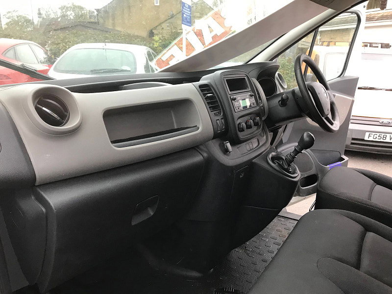 Renault Trafic 1.6L SL27 BUSINESS ENERGY DCI Diesel Manual Euro 6 (125 bhp) 5dr Manual 2026