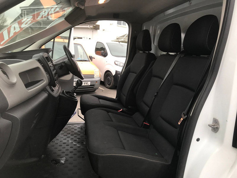 Renault Trafic 1.6L SL27 BUSINESS ENERGY DCI Diesel Manual Euro 6 (125 bhp) 5dr Manual 2026