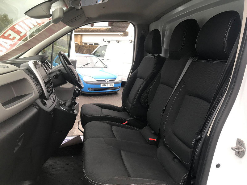 Renault Trafic 1.6L SL27 SPORT NAV DCI Diesel Manual Euro 6 (120 bhp) 5dr Manual 2026