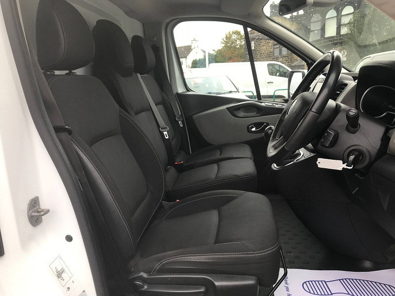 Renault Trafic 1.6L SL27 SPORT NAV DCI Diesel Manual Euro 6 (120 bhp) 5dr Manual 2026