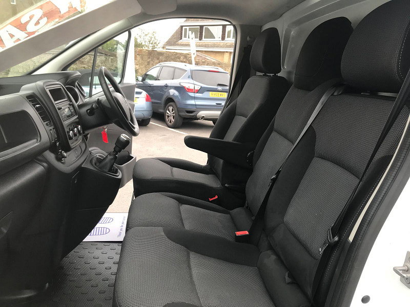 Renault Trafic 2.0L SL28 Business+ Energy dCi Diesel Manual Euro 6 (120 bhp) 5dr Manual 2026