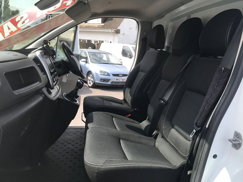 Renault Trafic 2.0L SL28 Sport Energy dCi Diesel Manual Euro 6 (120 bhp) 5dr Manual 2026