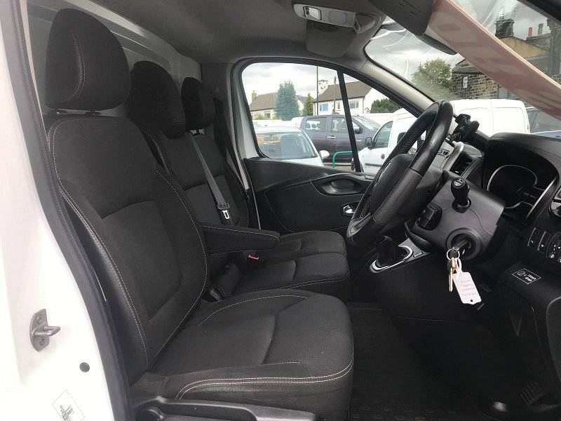 Renault Trafic 2.0L SL28 Sport Energy dCi Diesel Manual Euro 6 (120 bhp) 5dr Manual 2026