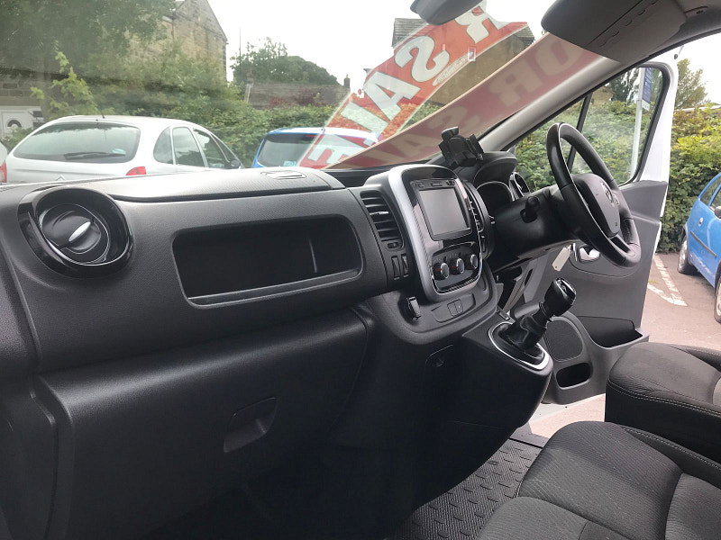 Renault Trafic 2.0L SL28 Sport Energy dCi Diesel Manual Euro 6 (120 bhp) 5dr Manual 2026