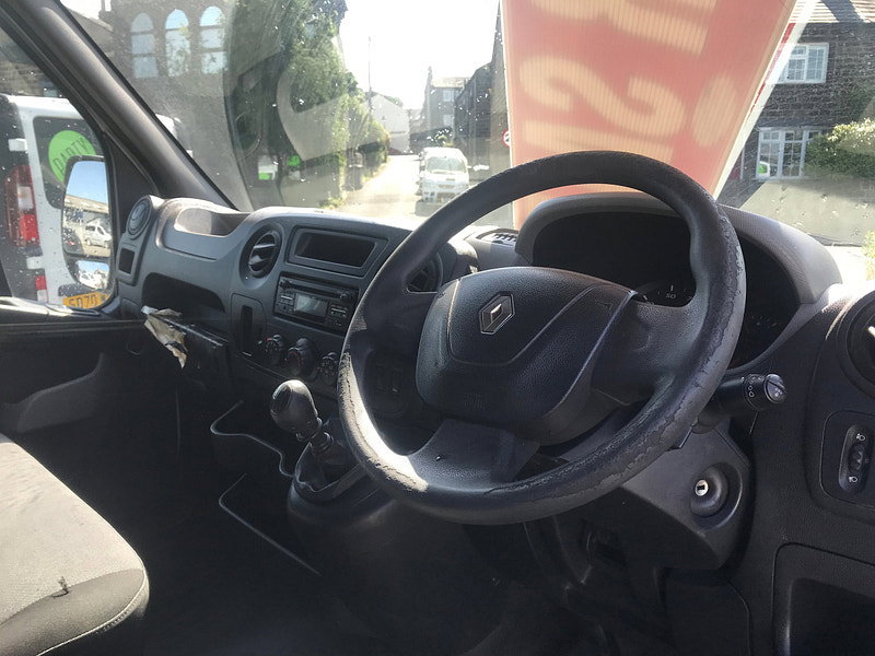Renault Master 2.3 dCi 35 Business Panel Van 5dr Diesel Manual FWD LWB Medium Roof Euro 6 (130 ps) 5dr Manual 2026