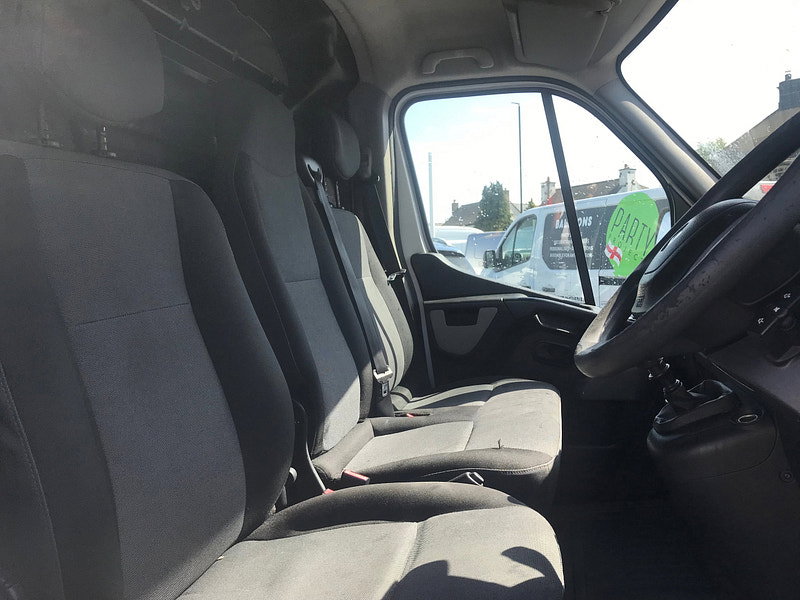 Renault Master 2.3 dCi 35 Business Panel Van 5dr Diesel Manual FWD LWB Medium Roof Euro 6 (130 ps) 5dr Manual 2026