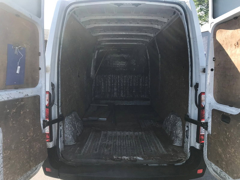 Renault Master 2.3 dCi 35 Business Panel Van 5dr Diesel Manual FWD LWB Medium Roof Euro 6 (130 ps) 5dr Manual 2026