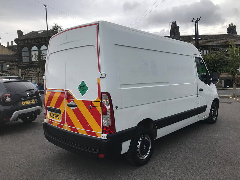 Renault Master 2.3 dCi 35 Business Panel Van 5dr Diesel Manual FWD MWB Medium Roof Euro 6 (130 ps) 5dr Manual 2026
