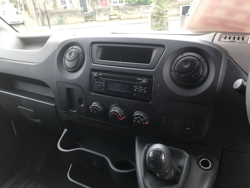 Renault Master 2.3 dCi 35 Business Panel Van 5dr Diesel Manual FWD MWB Medium Roof Euro 6 (130 ps) 5dr Manual 2026