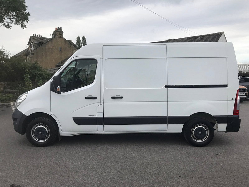 Renault Master 2.3 dCi 35 Business Panel Van 5dr Diesel Manual FWD MWB Medium Roof Euro 6 (130 ps) 5dr Manual 2026