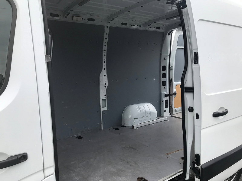 Renault Master 2.3 dCi 35 Business Panel Van 5dr Diesel Manual FWD MWB Medium Roof Euro 6 (130 ps) 5dr Manual 2026
