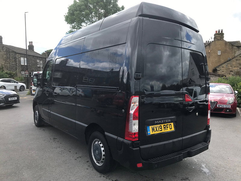 Renault Master 2.3 dCi ENERGY 35 Business Panel Van 5dr Diesel Manual FWD MWB High Roof Euro 6 (s/s) (145 bhp) 5dr Manual 2026
