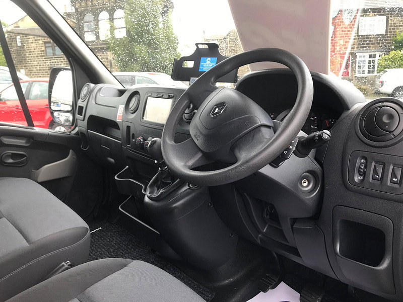 Renault Master 2.3 dCi ENERGY 35 Business Panel Van 5dr Diesel Manual FWD MWB High Roof Euro 6 (s/s) (145 bhp) 5dr Manual 2026