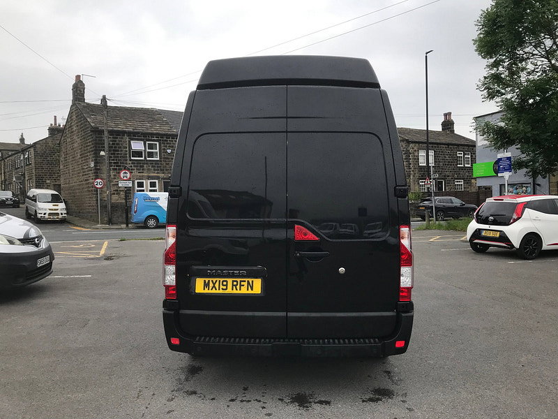 Renault Master 2.3 dCi ENERGY 35 Business Panel Van 5dr Diesel Manual FWD MWB High Roof Euro 6 (s/s) (145 bhp) 5dr Manual 2026