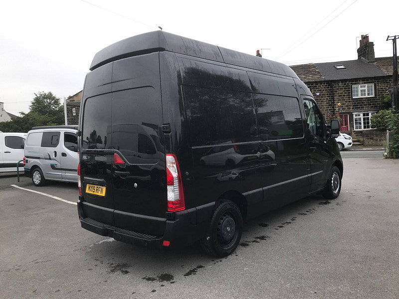 Renault Master 2.3 dCi ENERGY 35 Business Panel Van 5dr Diesel Manual FWD MWB High Roof Euro 6 (s/s) (145 bhp) 5dr Manual 2026