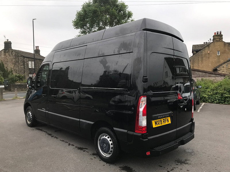 Renault Master 2.3 dCi ENERGY 35 Business Panel Van 5dr Diesel Manual FWD MWB High Roof Euro 6 (s/s) (145 bhp) 5dr Manual 2026