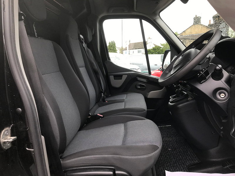 Renault Master 2.3 dCi ENERGY 35 Business Panel Van 5dr Diesel Manual FWD MWB High Roof Euro 6 (s/s) (145 bhp) 5dr Manual 2026