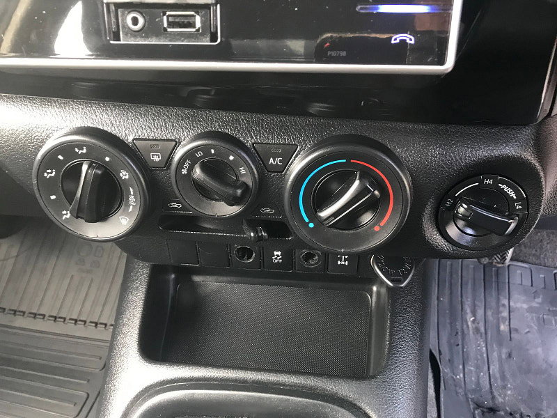 Toyota Hilux 2.4L ACTIVE 4WD D-4D ECB 5dr Diesel Manual Euro 6 (148 bhp) 5dr Manual 2026