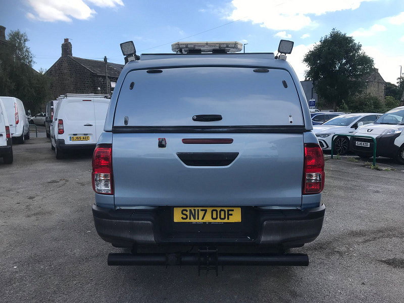 Toyota Hilux 2.4L ACTIVE 4WD D-4D ECB 5dr Diesel Manual Euro 6 (148 bhp) 5dr Manual 2026