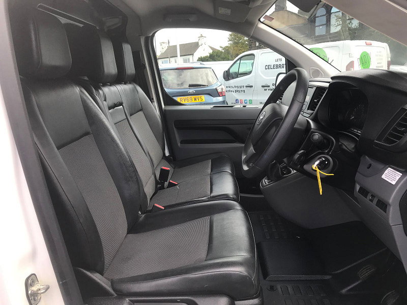 Toyota PROACE 1.5L L0 ACTIVE Diesel Manual Euro 6 (101 bhp) 6dr Manual 2026