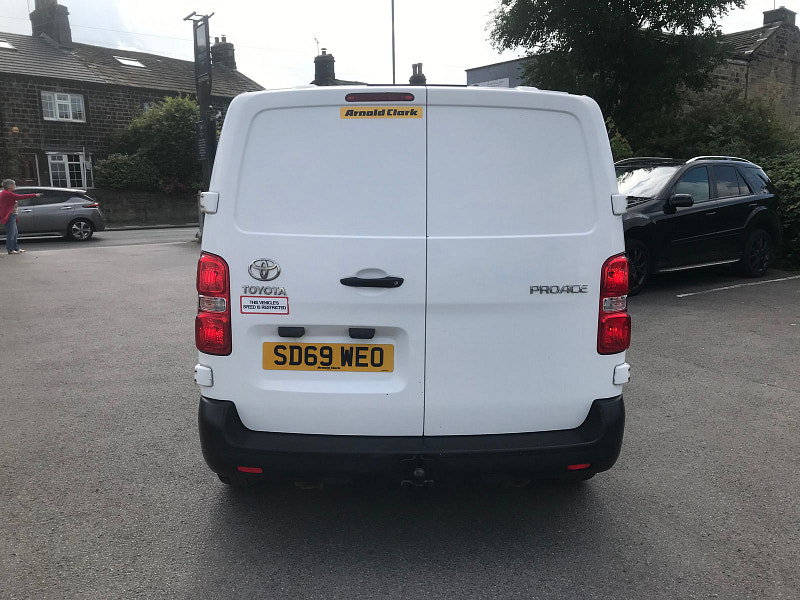 Toyota PROACE 1.5L L0 ACTIVE Diesel Manual Euro 6 (101 bhp) 6dr Manual 2026