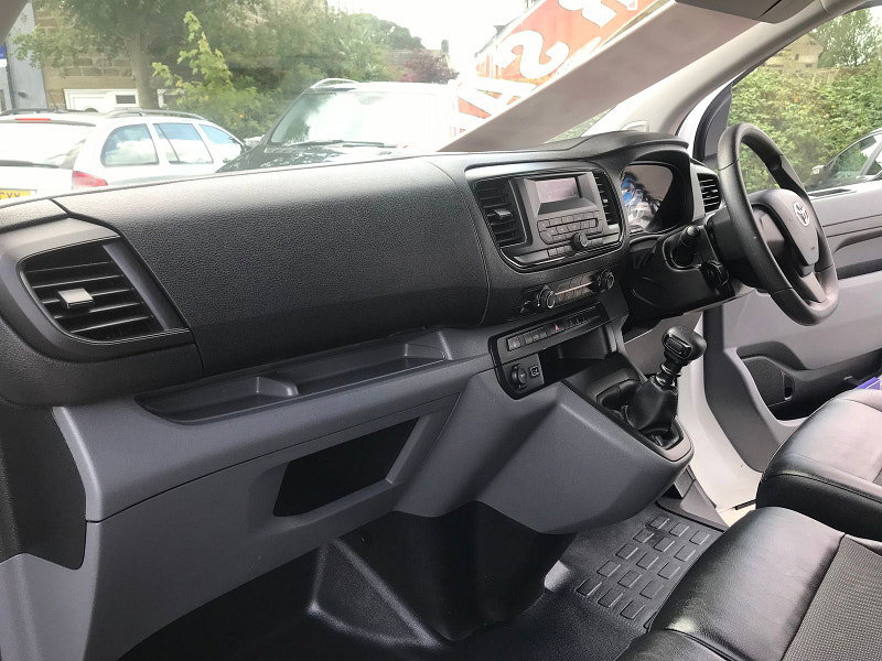 Toyota PROACE 1.5L L0 ACTIVE Diesel Manual Euro 6 (101 bhp) 6dr Manual 2026
