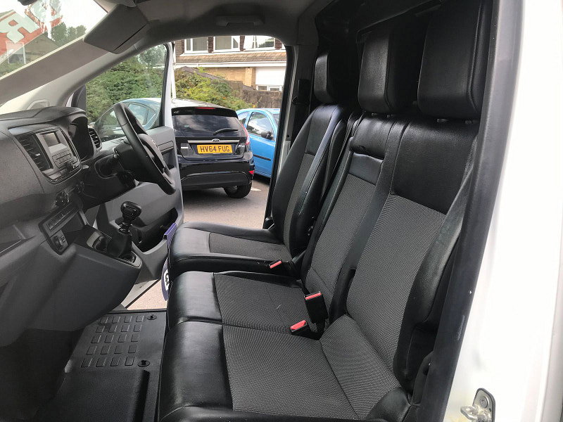 Toyota PROACE 1.5L L0 ACTIVE Diesel Manual Euro 6 (101 bhp) 6dr Manual 2026