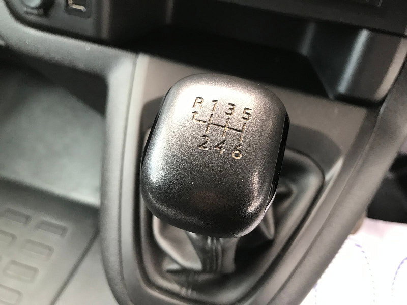 Toyota PROACE Verso 1.6L D-4D L1 SHUTTLE 5dr Diesel Manual Euro 6 (114 bhp) 6dr Manual 2026