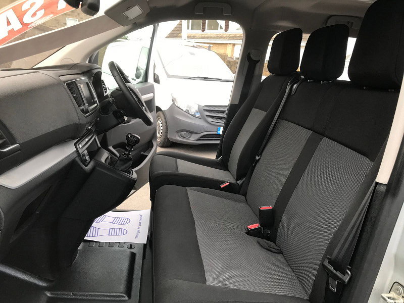 Toyota PROACE Verso 1.6L D-4D L1 SHUTTLE 5dr Diesel Manual Euro 6 (114 bhp) 6dr Manual 2026