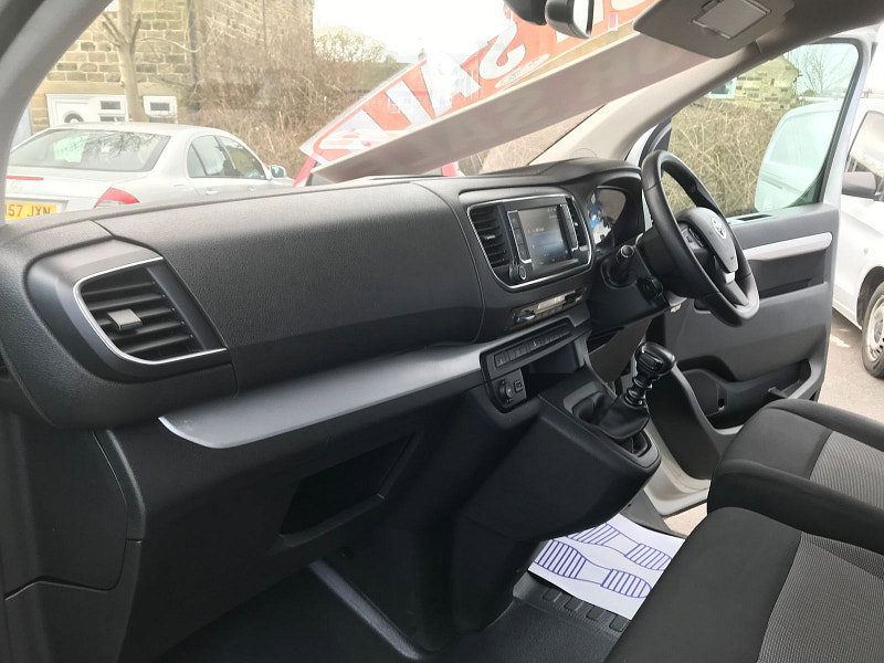 Toyota PROACE Verso 1.6L D-4D L1 SHUTTLE 5dr Diesel Manual Euro 6 (114 bhp) 6dr Manual 2026