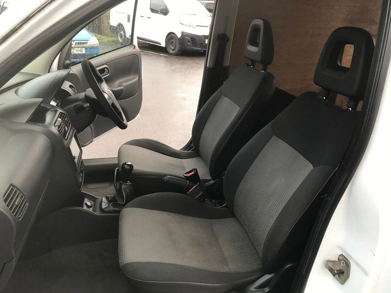 Vauxhall Combo 1.2L 1700 CDTI E4 Diesel Manual Euro 4 (74 bhp) 4dr Manual 2026