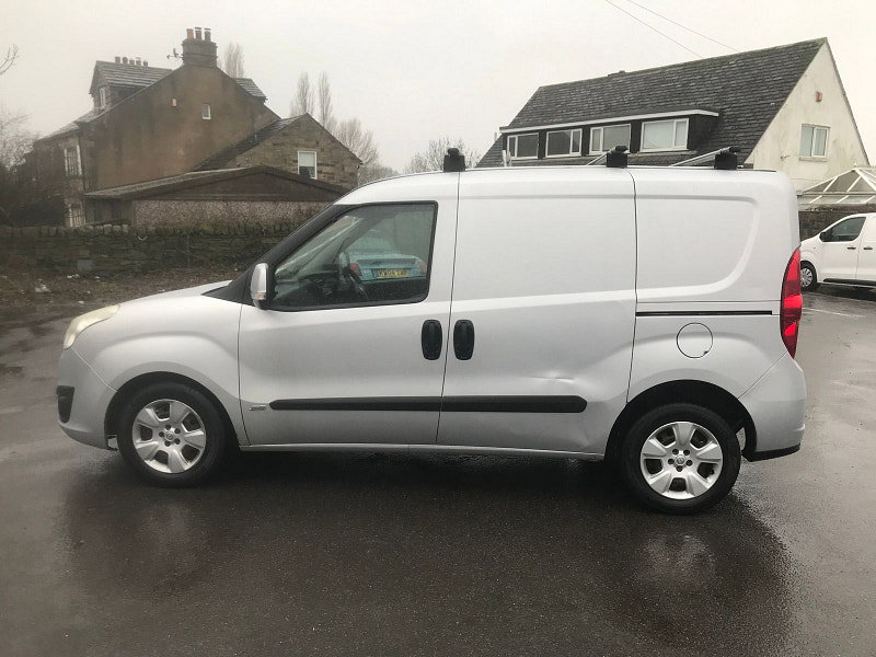 Vauxhall Combo 1.3 CDTi 2000 ecoFLEX 16v Sportive Panel Van 3dr Diesel Manual FWD L1 H1 (s/s) (126 g/km, 89 bhp) 3dr Manual 2026