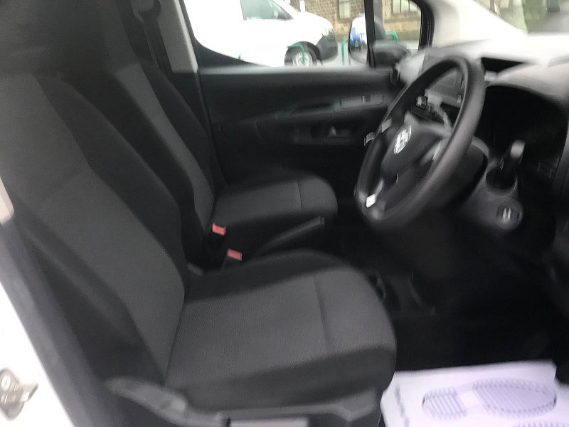 Vauxhall Combo 1.5 Turbo D 2300 Edition Panel Van 4dr Diesel Manual L2 H1 Euro 6 (100 ps) 6dr Manual 2026