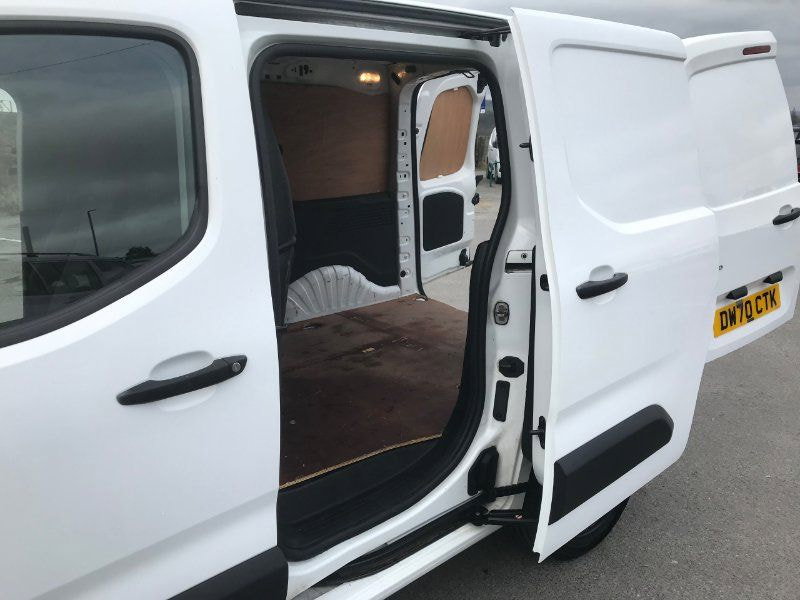 Vauxhall Combo 1.5 Turbo D 2300 Sportive Panel Van 4dr Diesel Manual L1 H1 Euro 6 (100 ps) 4dr Manual 2026