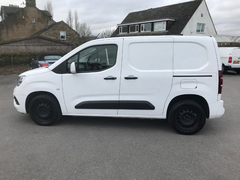 Vauxhall Combo 1.5 Turbo D 2300 Sportive Panel Van 4dr Diesel Manual L1 H1 Euro 6 (100 ps) 4dr Manual 2026