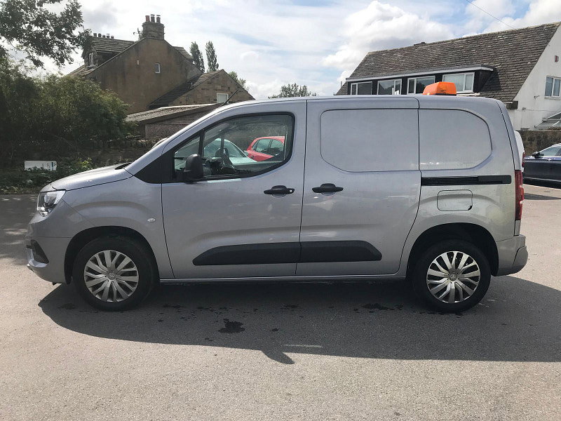 Vauxhall Combo 1.5L 2300 Sportive S/S Diesel Manual Euro 6 (101 bhp) 5dr Manual 2026
