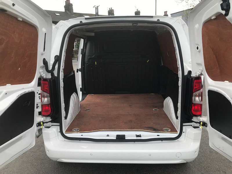 Vauxhall Combo 1.5L 2300 Sportive TD Diesel Manual Euro 6 (101 bhp) 5dr Manual 2026