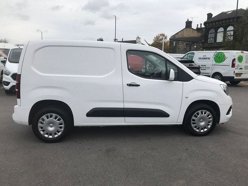 Vauxhall Combo 1.5L 2300 Sportive TD Diesel Manual Euro 6 (101 bhp) 5dr Manual 2026