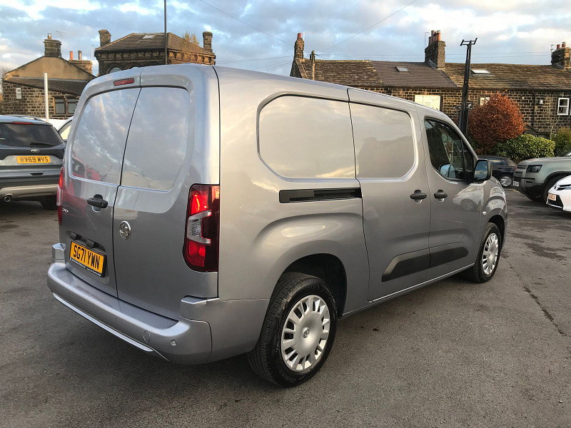 Vauxhall Combo 1.5L 2300 Sportive TD Diesel Manual Euro 6 (101 bhp) 6dr Manual 2026