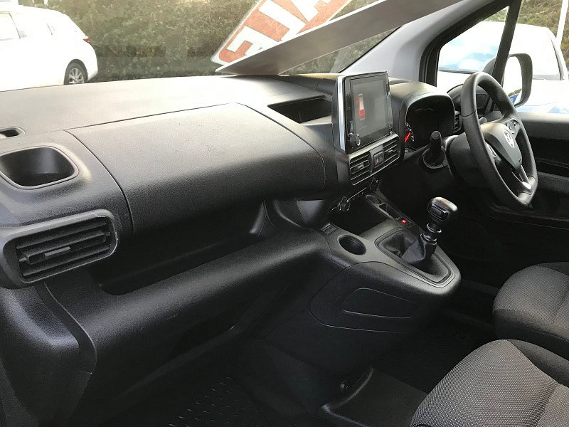 Vauxhall Combo 1.5L 2300 Sportive TD Diesel Manual Euro 6 (101 bhp) 6dr Manual 2026