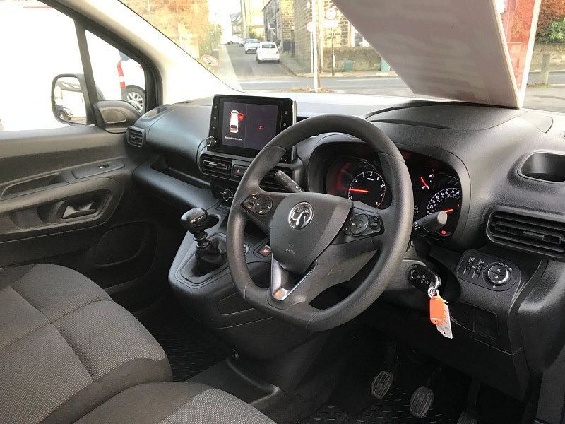Vauxhall Combo 1.5L 2300 Sportive TD Diesel Manual Euro 6 (101 bhp) 6dr Manual 2026