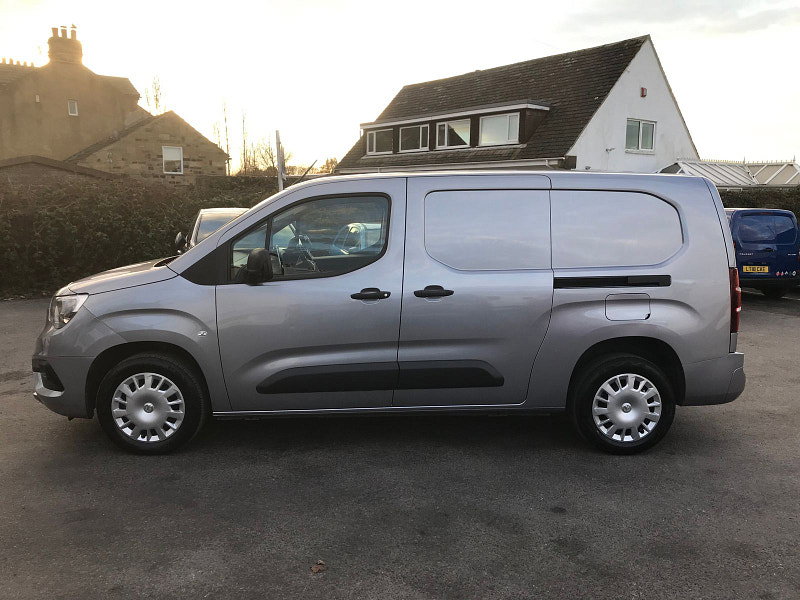 Vauxhall Combo 1.5L 2300 Sportive TD Diesel Manual Euro 6 (101 bhp) 6dr Manual 2026