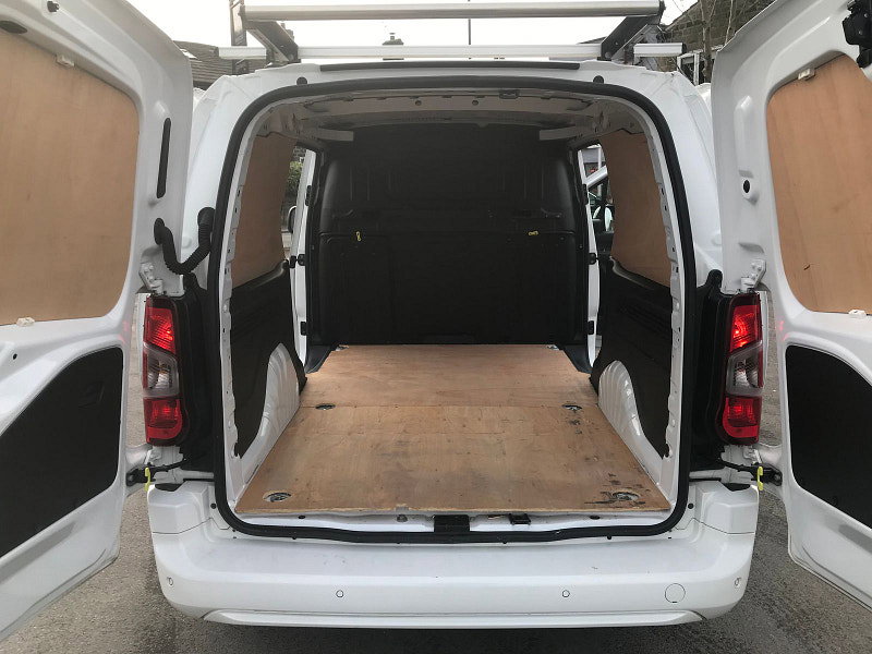 Vauxhall Combo 1.5L 2300 Sportive TD Diesel Manual Euro 6 (101 bhp) 6dr Manual 2026